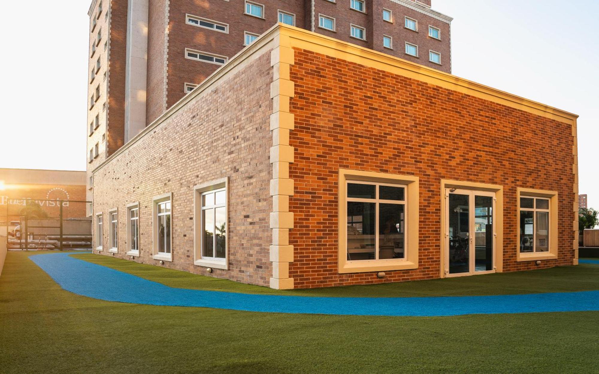Hotel Dann Carlton Barranquilla Y Centro De Convenciones Exterior photo The exterior of the school's building